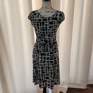 Dress, Black & Cream. Worn 1 time. Great for travel, vacation or business